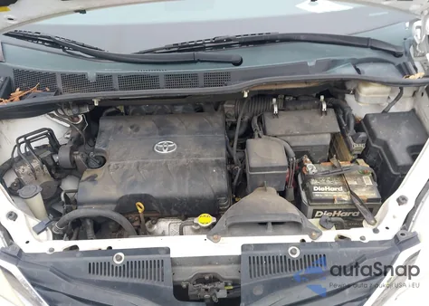 2011 Toyota Sienna Le V6 z USA, uszkodzony, nr VIN 5TDKK3DC4BS040090